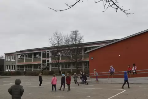 In der Turnhalle der Grundschule Beindersheim soll bald wieder Sport gemacht werden. 