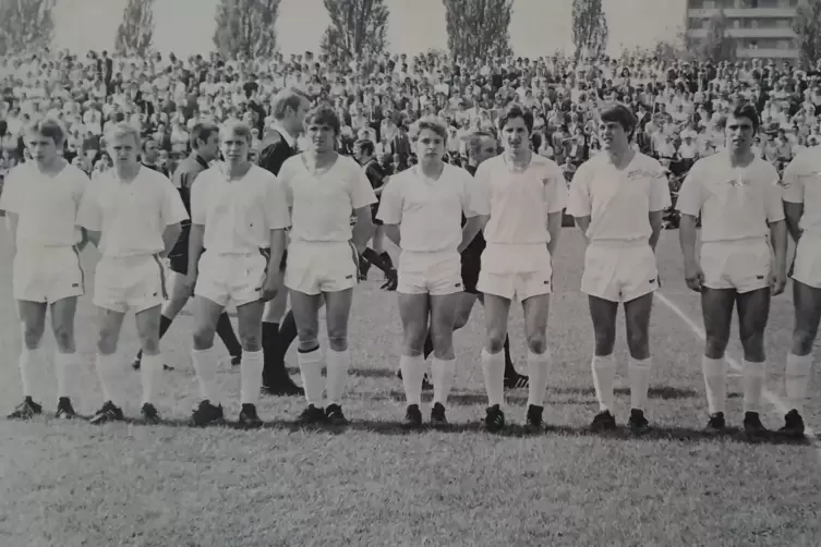 Die Südwest-Mannschaft vor dem Spiel gegen Alsenborn (von links): Gerd Krämer, Norbert Klemm, Rolf Schmitt, Willi Becker, Dieter