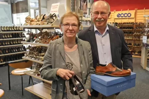 Seit 54 Jahren miteinander und mit ihrem Schuhgeschäft verheiratet: Lucia und Walter Thomas. 