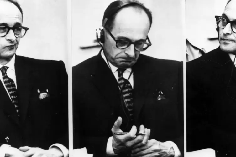 Der AngeklagteAdolf Eichmann in seinem Käfig aus Panzerglas während des Prozesses in Jerusalem.