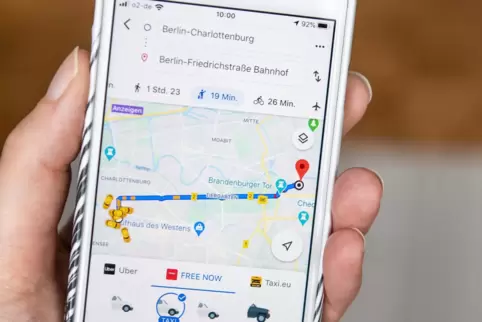 Taxi benötigt? In Google Maps kann man eines bestellen und den Weg mitverfolgen. Das Beispiel stammt aus Berlin. 