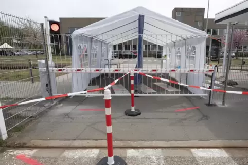 Corona-Sicherheitsmaßnahmen am Opel-Werk in Kaiserslautern. 