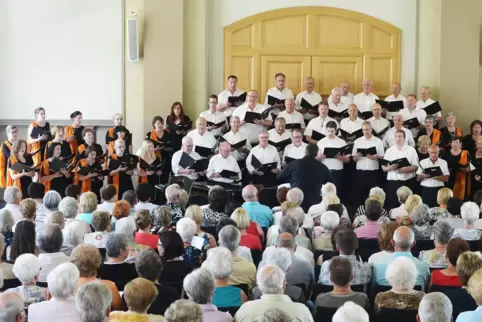 Ein Bild aus vergangenen Tagen: Die Windsberger Chöre bei einem Konzert in der Alten Post in Pirmasens.