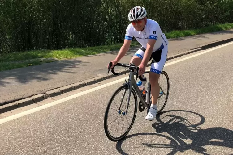 Eigentlich wollte er Mitte Mai bei einem Rennen in Österreich an den Start gehen: Paul Klag hat Freude am Radfahren und hält sic