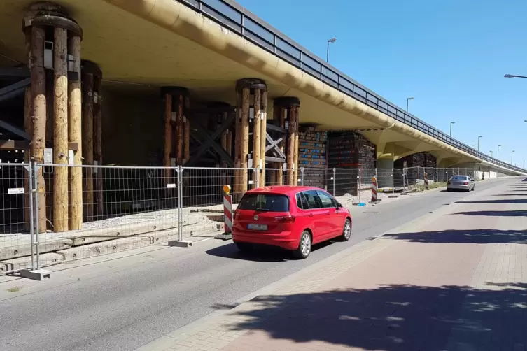 Wird ab 10. Juni, 16 Uhr, gesperrt: Auffahrt zur Adenauer-Brücke in Richtung Mannheim.