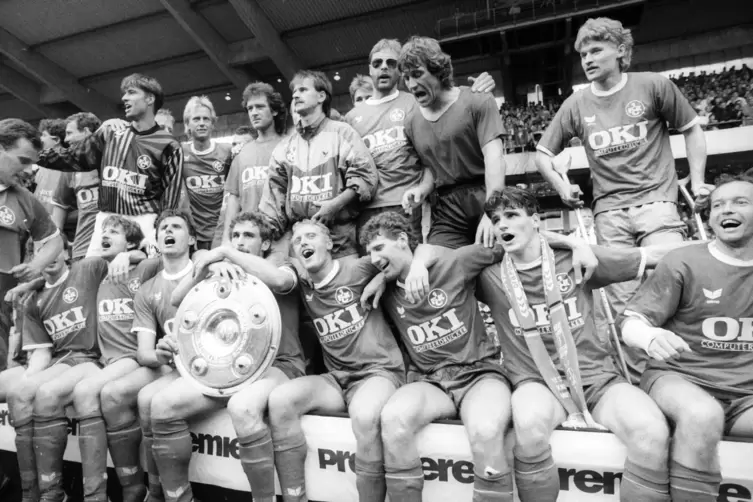  Meistermannschaft 1991: (vorne v.r.) Tom Dooley, Marco Haber, Bernhard Winkler, Guido Hoffmann, Stefan Kuntz, Kay Friedmann, Ro