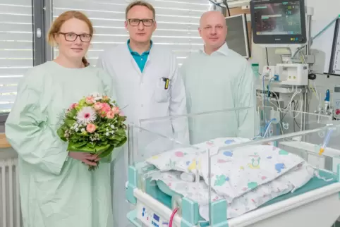 Freuen sich über Baby Ethan (von links): Lydia Diesendorf, Andreas Müller, Konstantin Diesendorf. 