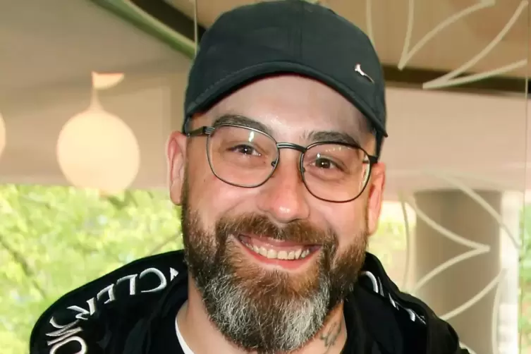 Sido zeigt sich ebenfalls anf&auml;llig f&uuml;r Naidoos Verschw&ouml;rungstheorien, wonach es ein weltweites P&auml;dophilie-Netzwerk gibt, hinter 