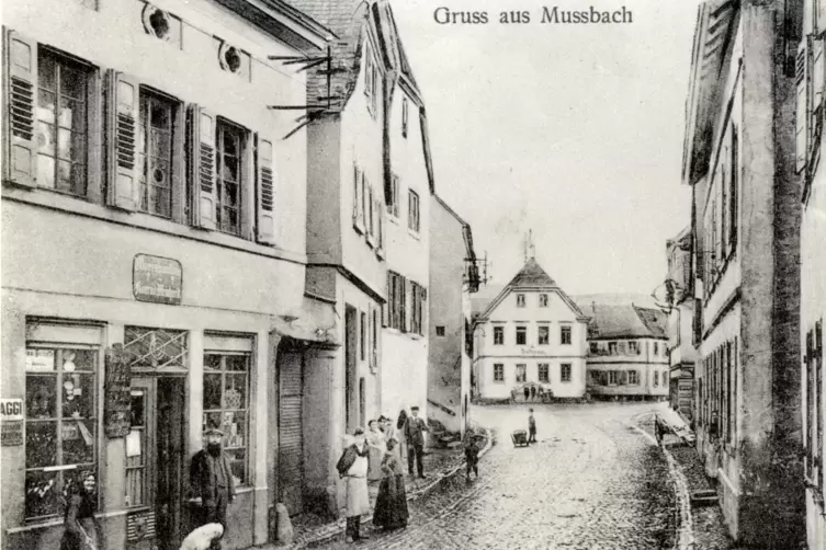 Mußbach um 1910. Bis zum Jahr 1920 reicht das Familienbuch, das Johann Benedom erstellt hat.