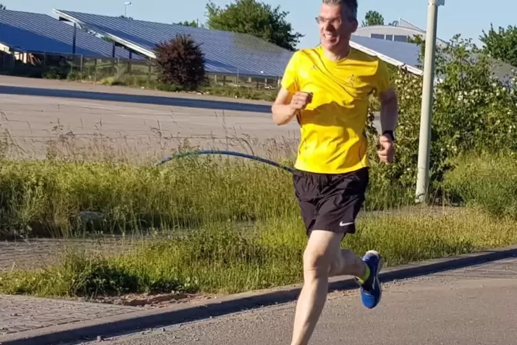 Stefan Scopa vom LC Donnersberg ist ebenfalls beim Lauf dabei und versucht, eine gute Zeit zu erreichen. 