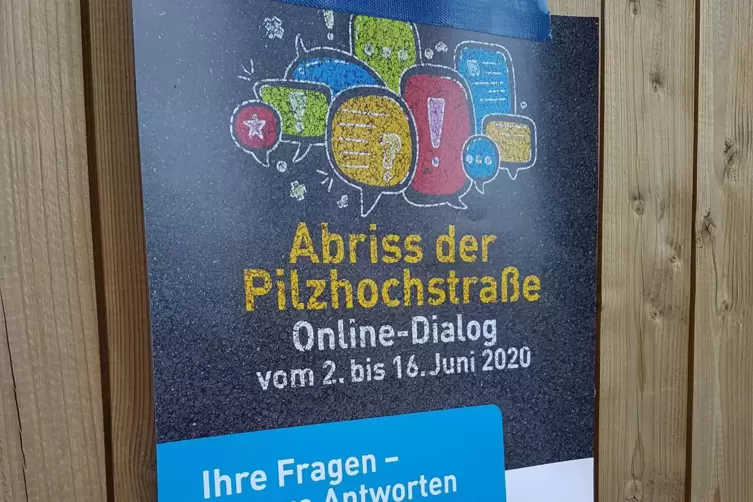 Plakat am Bauzaun zum zweiw&ouml;chigen Online-Dialog.