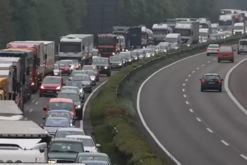 Zwischen der Pfalz und Karlsruhe gibt es immer wieder lange Staus. 