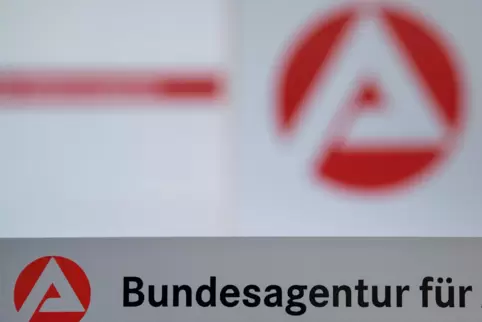 Die Folgen der Corona-Pandemie drücken weiter auf den Arbeitsmarkt in Rheinland-Pfalz. 