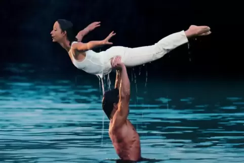 Jennifer Grey und Patrick Swayze in „Dirty Dancing“. Ein Wiedersehen bietet an diesem Wochenende das Ramsteiner Broadway-Kino.