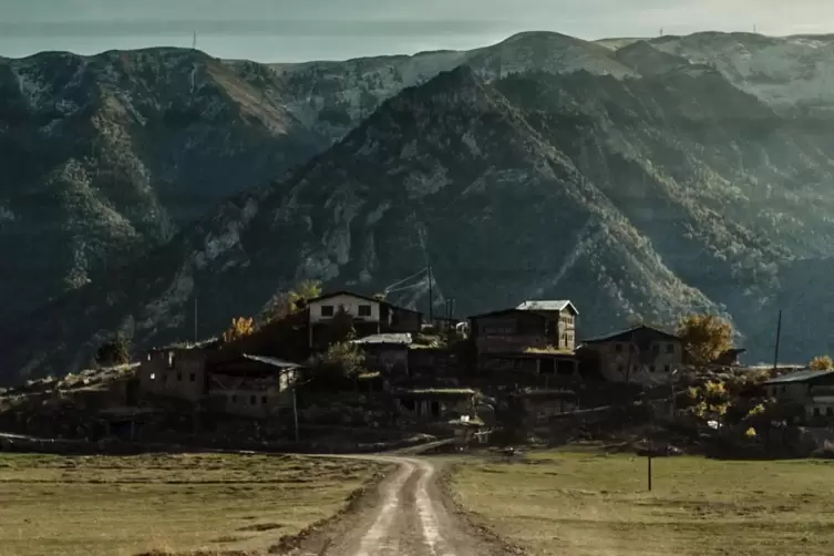 Märchenhaftes Setting: In einem Dorf am Ende einer Straße, die durch die malerische anatolische Bergwelt führt, entfalten sich d
