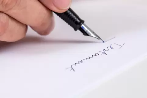 Wer ein Testament machen will, muss viele Formalien und juristische Feinheiten beachten. Ein Notar kann da sehr nützlich sein. 