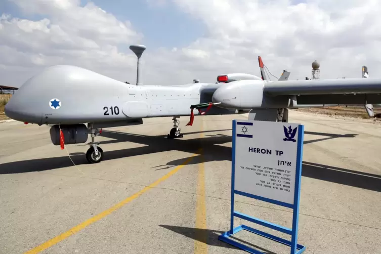 Die Bundeswehr möchte die Heron TP gerne bewaffnen. Die Drohne des israelischen Herstellers Israel Aerospace Industries hat eine