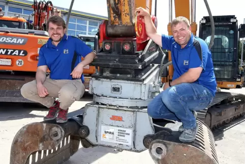 Fahren gut mit Baumaschinen und Kränen: Spira-Geschäftsführer Yves (links) und Philippe Dupré.