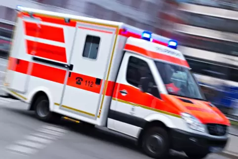 Die Radlerin musste wegen der schweren Kopfverletzungen in die BG-Unfallklinik geflogen werden. 