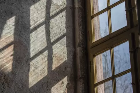 „Melancholie des Lichts“ nennt François Croissant seine Videoinstallation in der Landauer Stiftskirche.