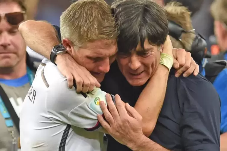 Bastian Schweinsteiger und Joachim L&ouml;w in Rio de Janeiro.