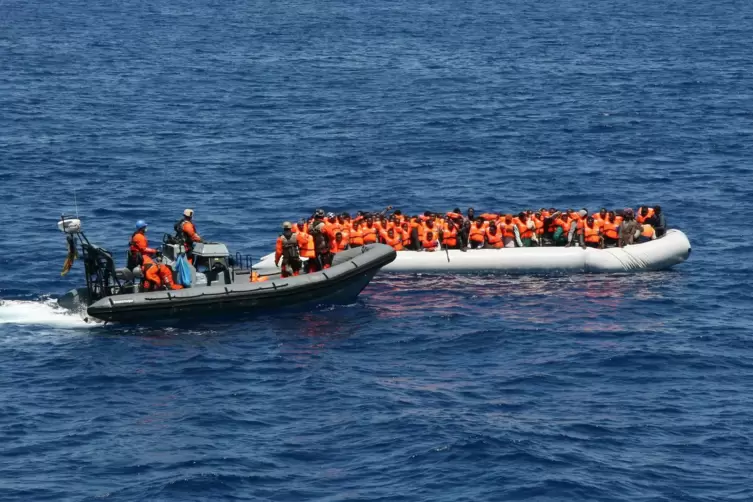 In den Jahren 2018/19 sind laut UNHCR fast 3000 Flüchtlinge im Mittelmeer ertrunken. Ein Antrag der Grünen fordert auch den Land