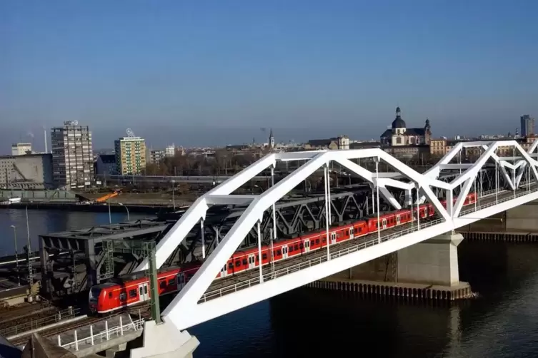 Die S-Bahn Rhein-Neckar gilt als ein Vorzeigeprojekt der Metropolregion. Möglich wurde sie dank der guten Zusammenarbeit der Län
