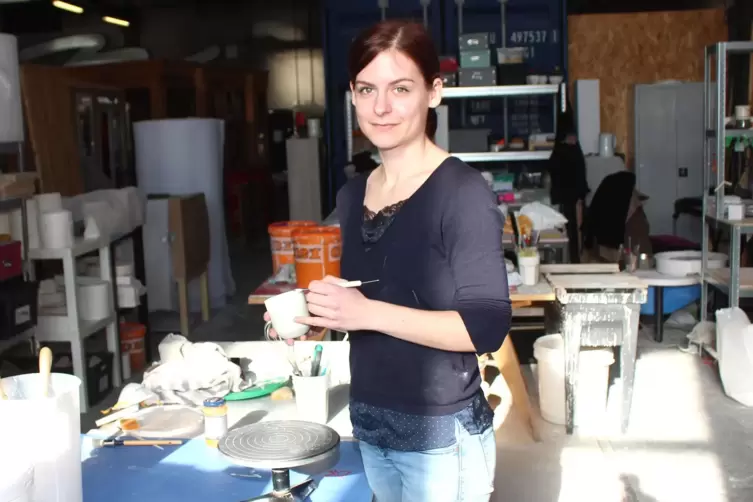 T&ouml;pferin Anais Chappron bietet auch virtuelle Workshops an. 
