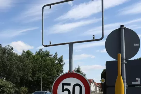 o wie in Hayna fehlen auch in Steinweiler und Offenbach Ortstafeln. In Offenbach sind es sogar drei Schilder, die gestohlen wurd