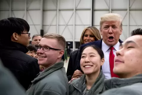 Donald und Melania Trump im Dezember 2018 während eines Zwischenstopps auf dem Stützpunkt der US-Luftwaffe in Ramstein. 