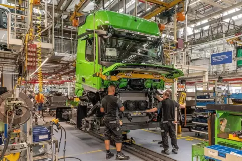 Bei der Lastwagenproduktion in Wörth sind auch viele Leiharbeiter im Einsatz. 