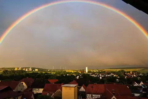 Blick über Dreisen Richtung Göllheim.