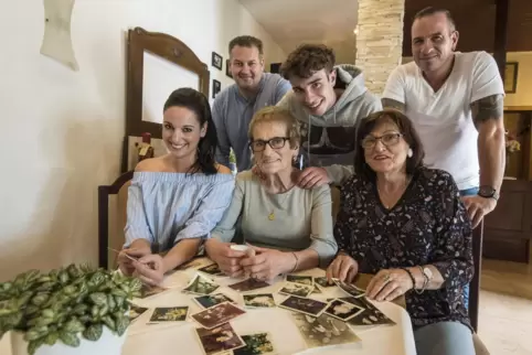 Mit 79 Jahren kann Portofino-Chefin Edda Tiano (Mitte) auf Familie und Freunde zählen: Monica Kolender-Tiano und Ute Haller (vor