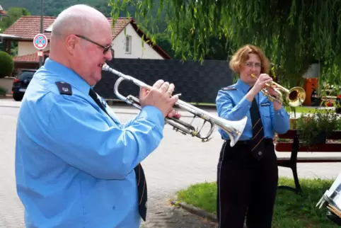 Sie bereiteten den Senioren in Hinterweidenthal Freude: die beiden Trompeter Jörg Krisat und Karen Schreckegast-Humm vom Landesp