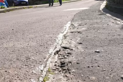 Die Frutzweiler Straße ist marode.