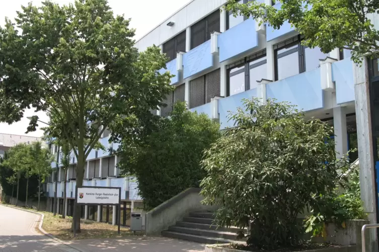 Die Ludwigshafener Karolina-Burger-Realschule plus ist eine von drei weiterf&uuml;hrenden Schulen mit einem Corona-Fall. 