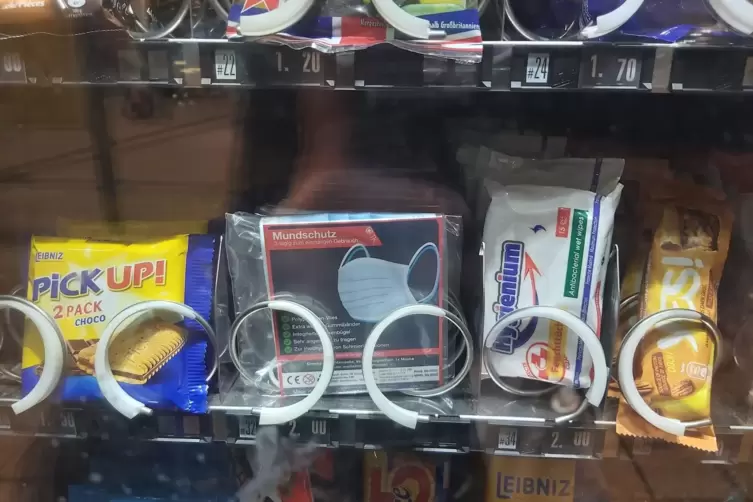 Krisenfestes Gesch&auml;ft: Automaten-Best&uuml;cker haben die Maske als neue Verkaufsidee entdeckt.