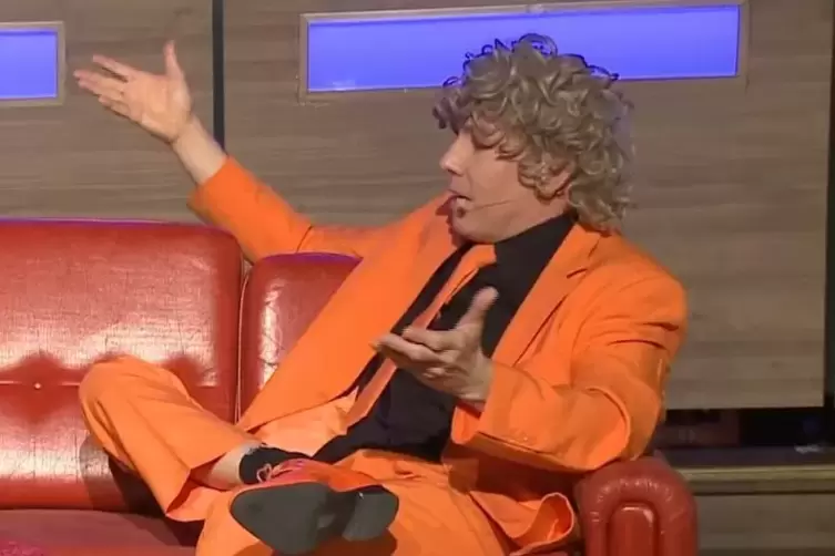 Ted Louis holt sich G&auml;ste zum Plausch auf die Couch. 