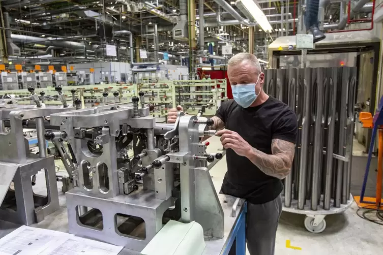 Tats&auml;chlich haben konsequent alle Mitarbeiter einen Mundschutz an. Auch, wenn sie f&uuml;r sich alleine arbeiten.