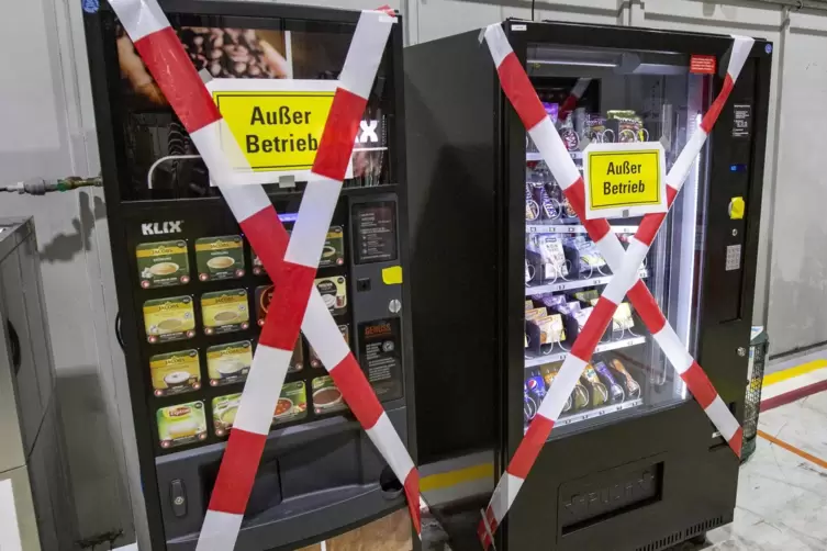 Die Opelaner m&uuml;ssen wieder Brote von Daheim mitbringen &ndash; die Verkaufsautomaten sind au&szlig;er Betrieb.