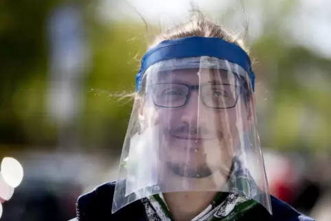An drei Seiten offen: Gesichtsvisier.