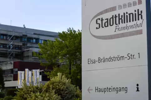 Der neue Kaufmännische Direktor soll am kommenden Mittwoch dem Krankenhausausschuss Rede und Antwort stehen. Der neue Kaufmännische Direktor soll am kommenden Mittwoch dem Krankenhausausschuss Rede und Antwort stehen.