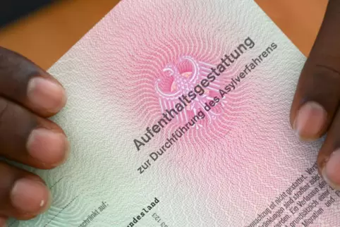 Die Anzahl der Frauen und Männer in Rheinland-Pfalz, die Asylbewerberleistungen beziehen, ist zum vierten Mal in Folge gesunken.