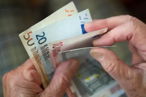 Reicht das vorhandene Geld in einer Familie für den Lebensunterhalt aus? Wenn nicht, kann Grundsicherung beantragt werden.