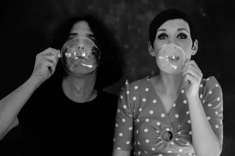 Nehmen ein Album ganz analog auf f&uuml;r ihr Stipendienprojekt: das Duo Mon mari et moi aus Kaiserslautern.