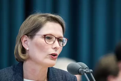 Lehnt die Reihentestung von Lehrern ab: Bildungsministerin Stefanie Hubig (SPD).