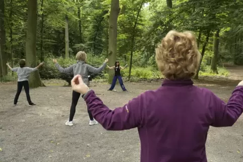 Zwischen den Bäumen lässt es sich gut trainieren: Der Seele soll es nach dem ganzen Corona-Stress bald wieder besser gehen. Und 