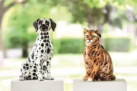 Echt kitschig: Marcel Walldorfs Porzellanfiguren haben ein Innenleben aus Tierpräparaten. 
