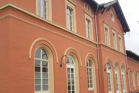 Der Bahnhof von Ottweiler erstrahlt nach der Kernsanierung in neuem Glanz. 