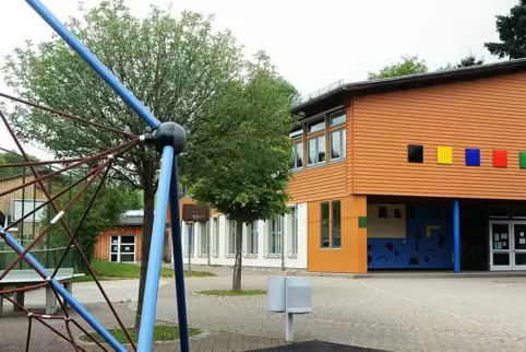 An der Gerbacher Grundschule sollen die Fenster und die Heizungsanlage erneuert werden, ferner wird die Beleuchtung auf LED-Tech An der Gerbacher Grundschule sollen die Fenster und die Heizungsanlage erneuert werden, ferner wird die Beleuchtung auf LED-Tech